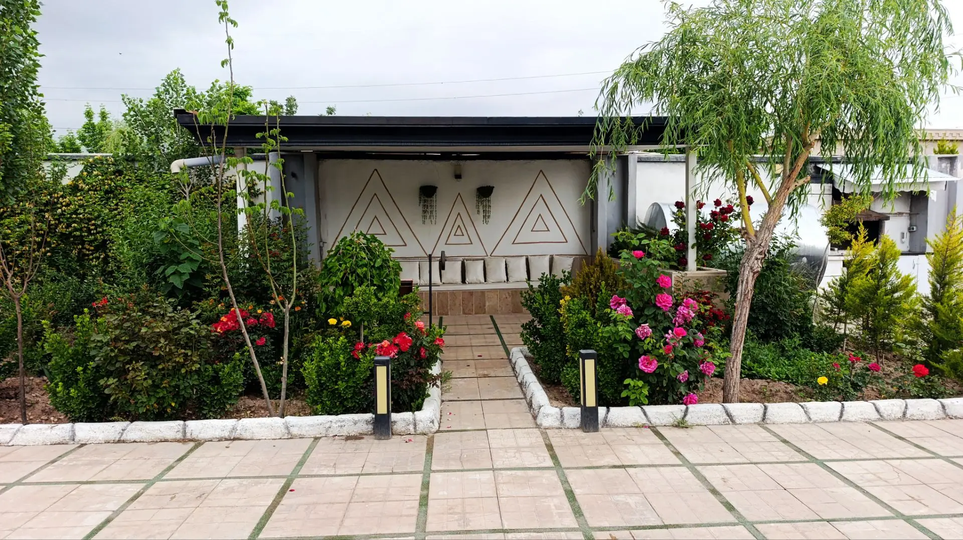 باغ ویلا استخردار دوخوابه (عمارت سفید)