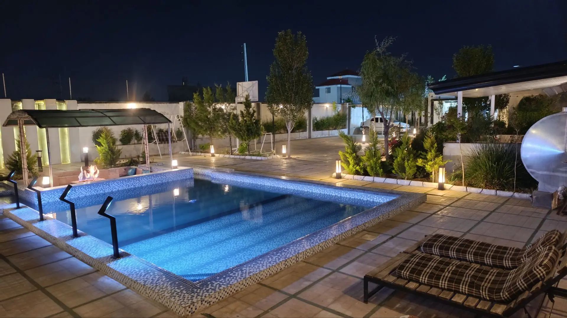 باغ ویلا استخردار دوخوابه (عمارت سفید)