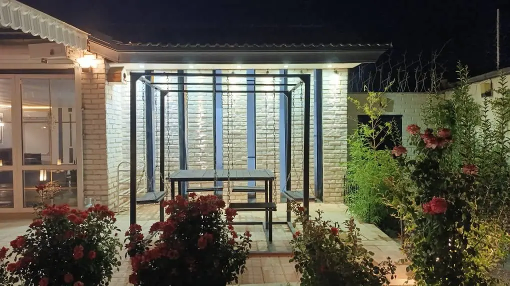 باغ ویلا استخردار دوخوابه (عمارت سفید)