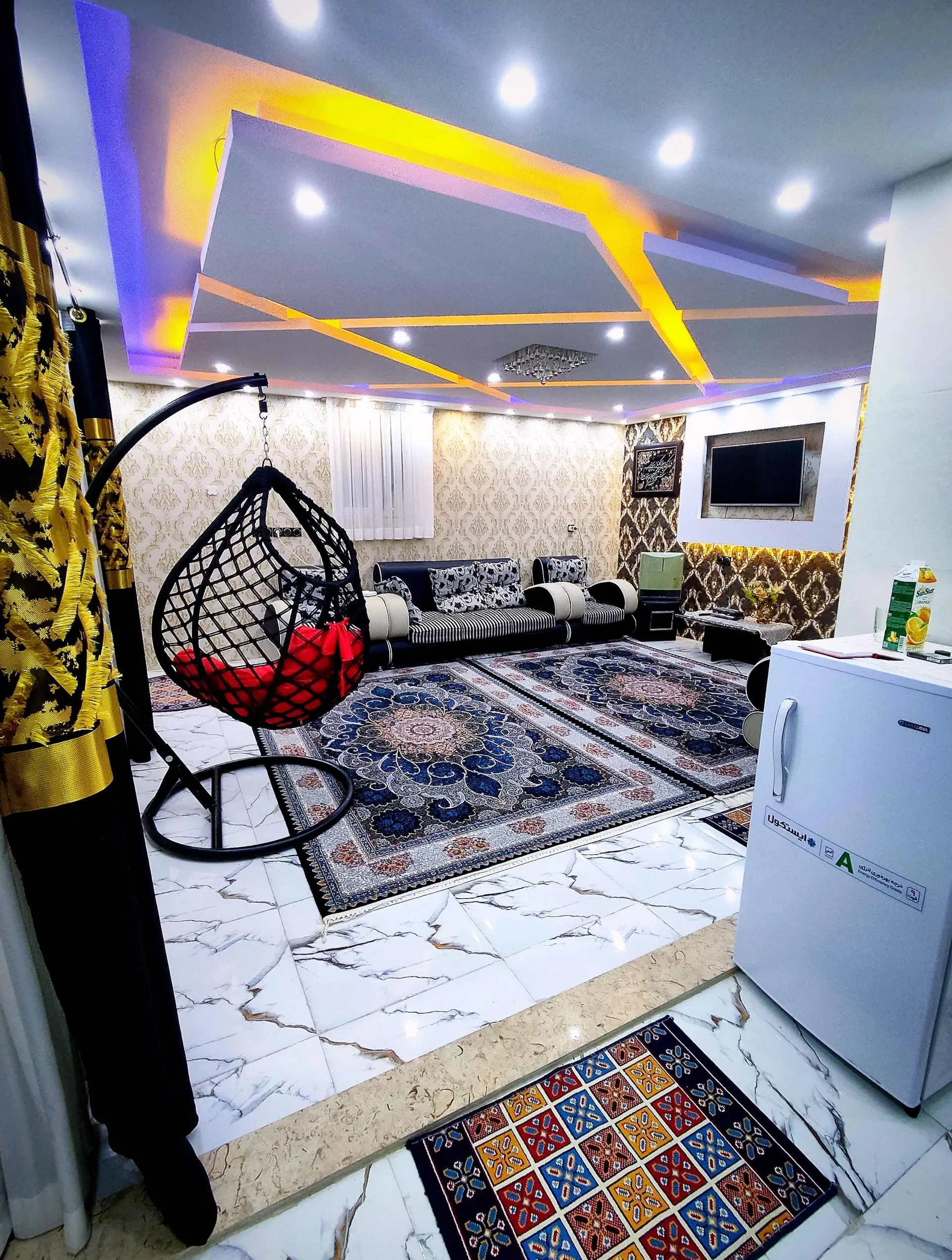 ویلا باغ سه خواب حیاط دار داخل شهر همدان