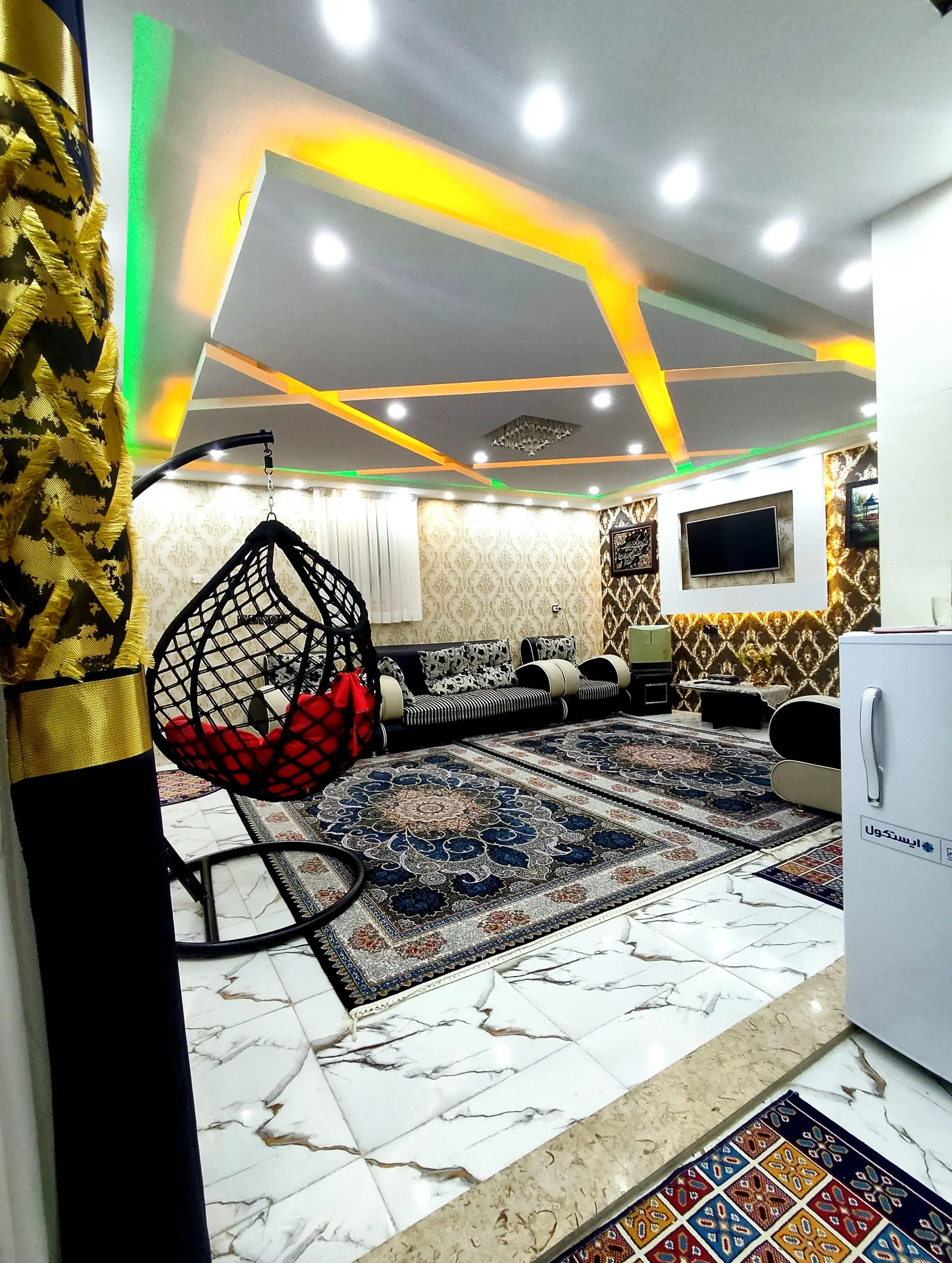ویلا باغ سه خواب حیاط دار داخل شهر همدان