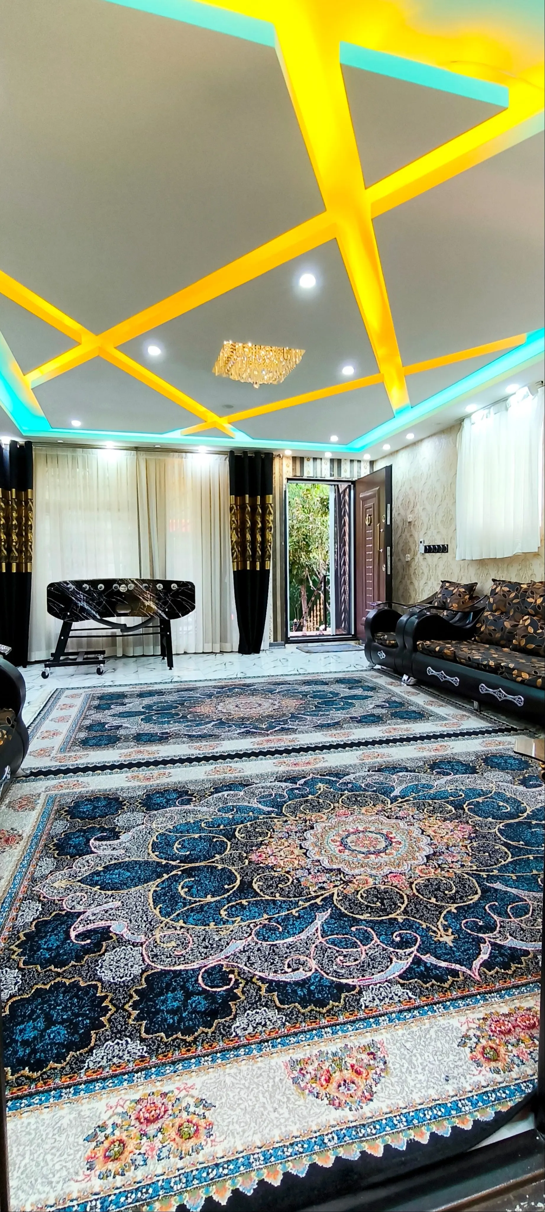 ویلا باغ سه خواب حیاط دار داخل شهر همدان