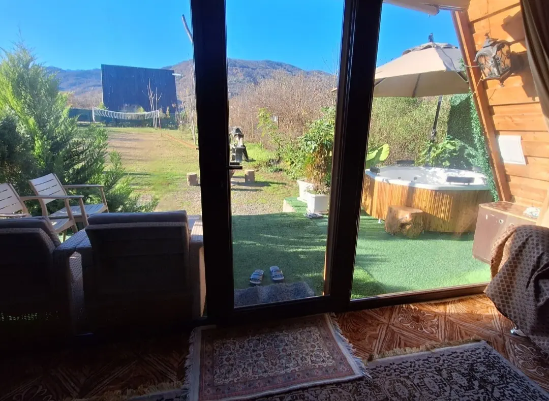 کلبه چوبی سوئیسی فرشاد