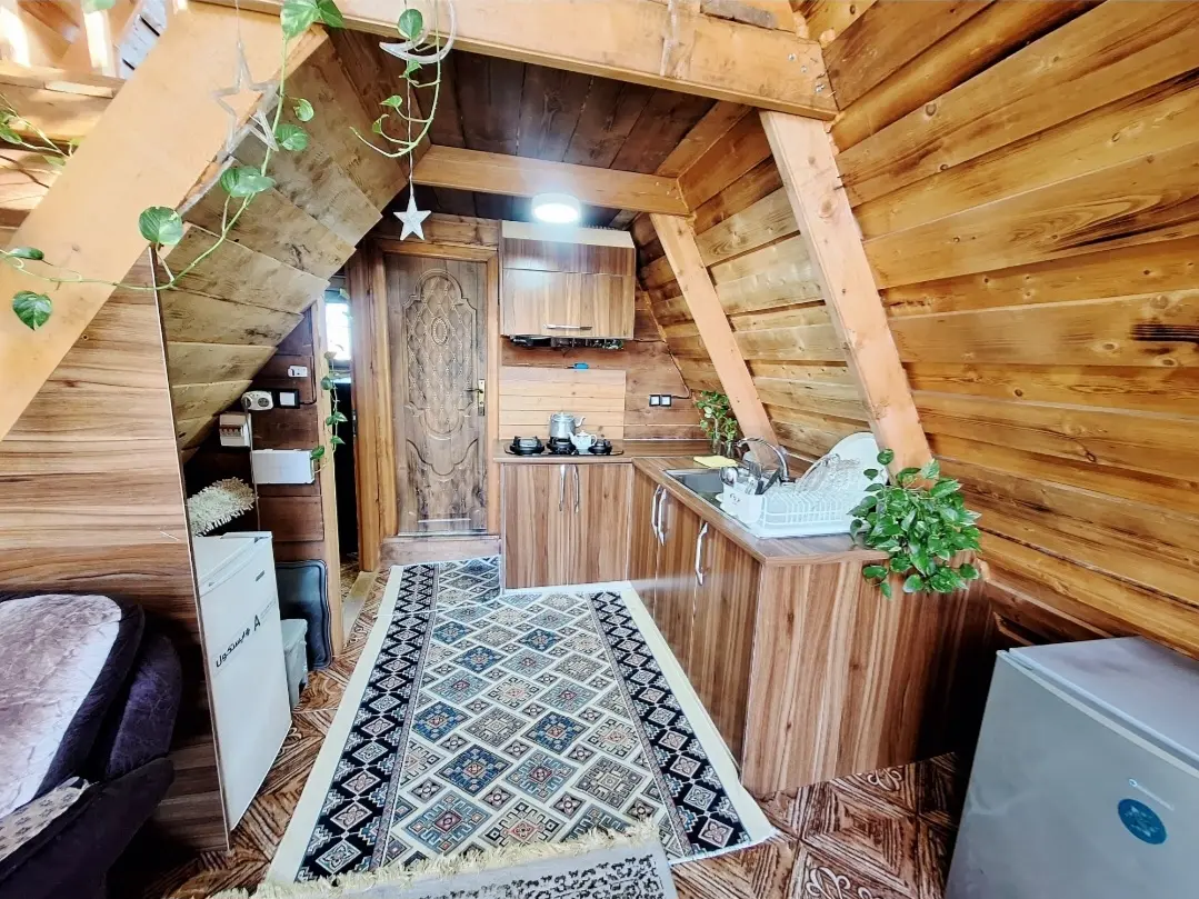 کلبه چوبی سوئیسی فرشاد