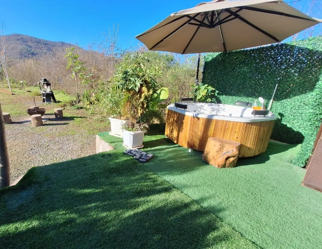 کلبه چوبی سوئیسی فرشاد