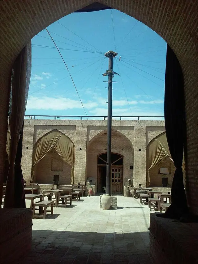 هتل سنتی مهریز