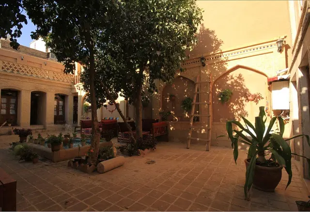 اجاره خانه سنتی ماه منیر در شیراز