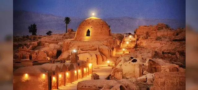 اقامتگاه بوم گردی نخل و نرگس در طبس