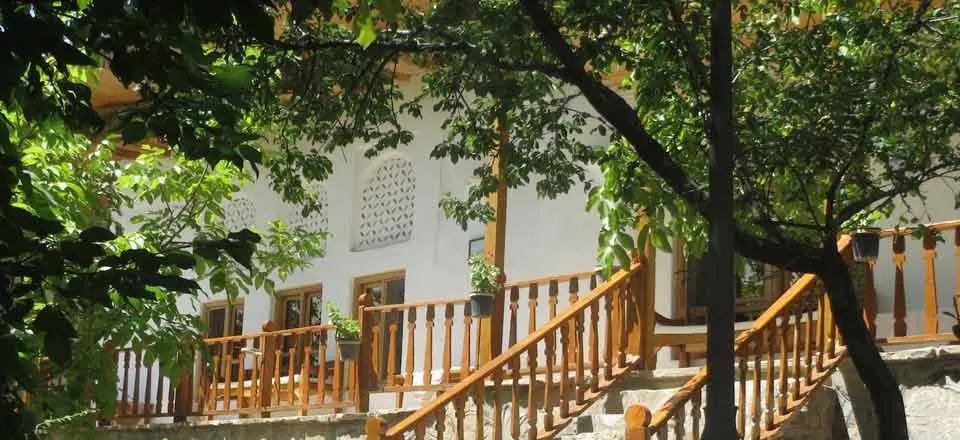 هتل سنتی خانه گل در شهمیرزاد