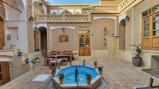 اجاره بوم گردی سرای سایه در کاشان