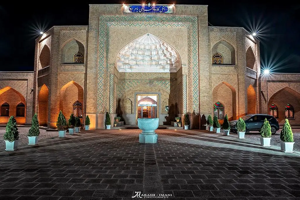 رزرو هتل در مرند