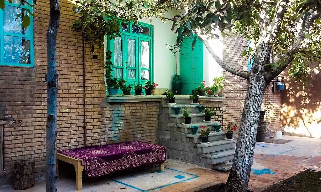 اجاره اقامتگاه بوم گردی خانه جواهری در بویین و میاندشت
