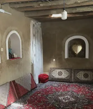 سوئیت  بوم گردی آتشکده کهن در محلات