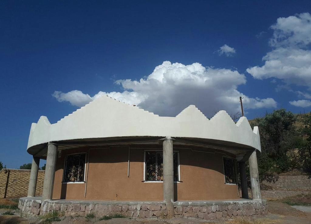 اجاره خانه سنتی گل سرخ در زنجان