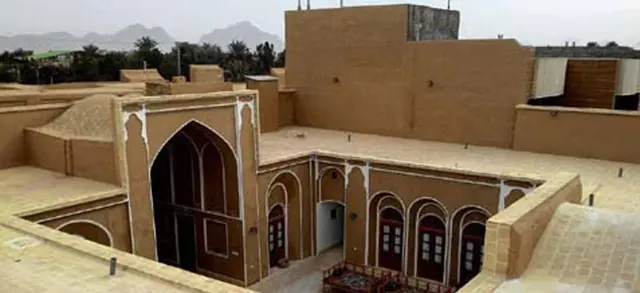 اجاره اقامتگاه بوم گردی ماه بی بی اردکان