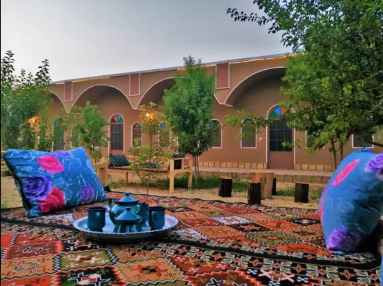 بوم‌گردی ستاره کویر ابوزیدآباد