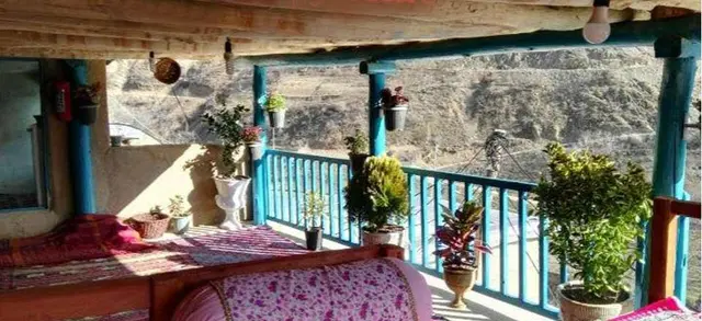 اقامتگاه بوم گردی روژ در سنندج