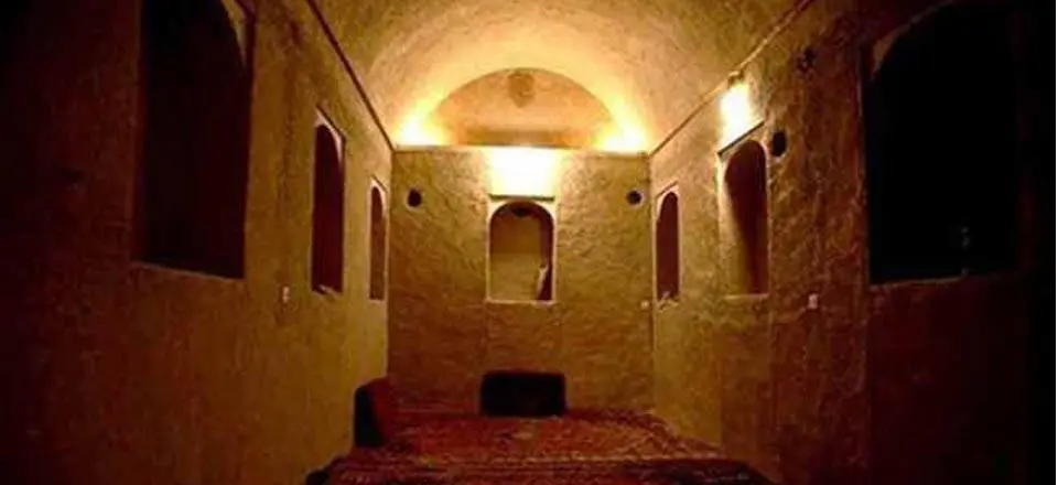 اقامتگاه بوم گردی آیرونی در خور و بیابانک