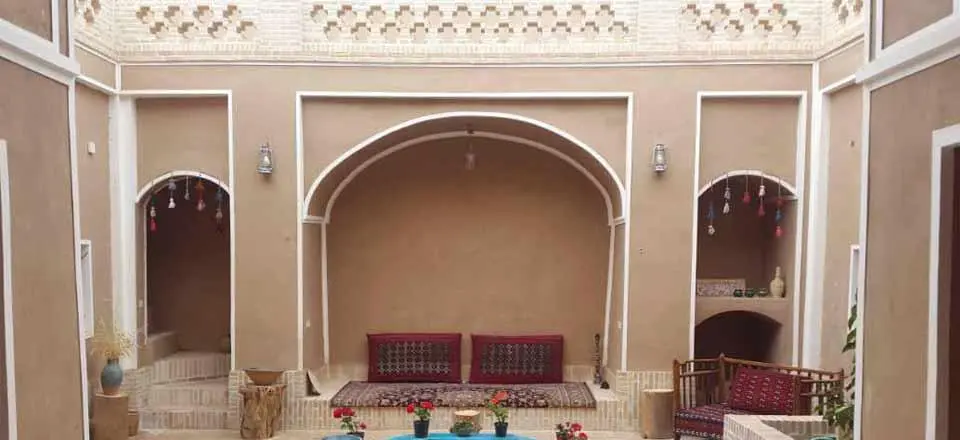 اقامتگاه بوم گردی خشت و ماه در اردکان