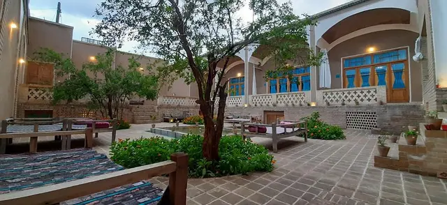 بوم گردی سرای آقا محمد کاشان