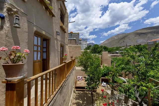 اجاره اقامتگاه بوم گردی چنارستان در درود نیشابور