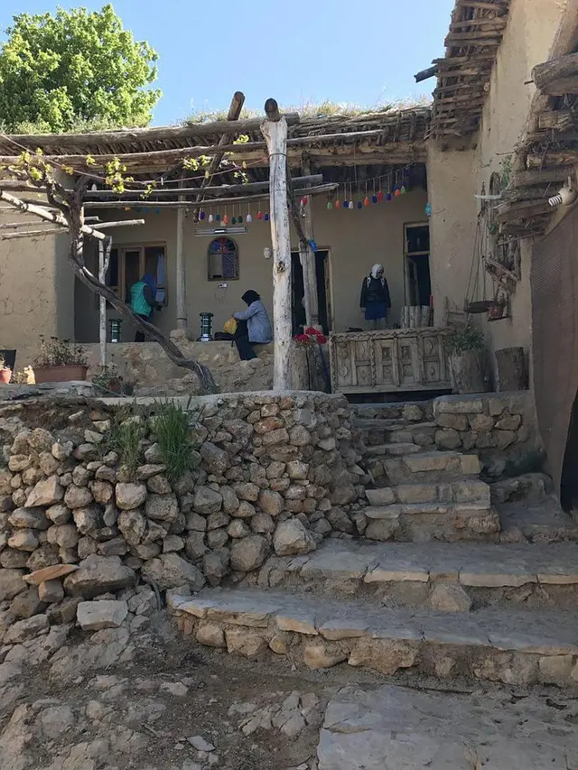 اجاره اقامتگاه بوم گردی سرای هما در سپیدان
