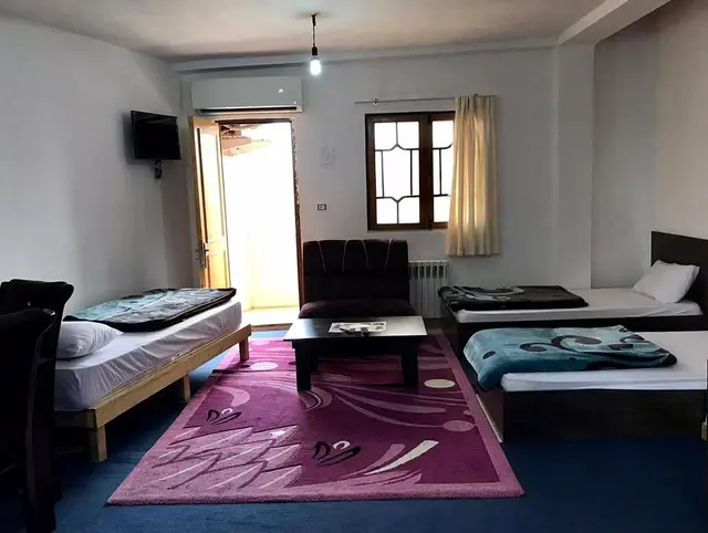 سوییت ( یاس ۴) جنگلی جاده قلعه رودخان