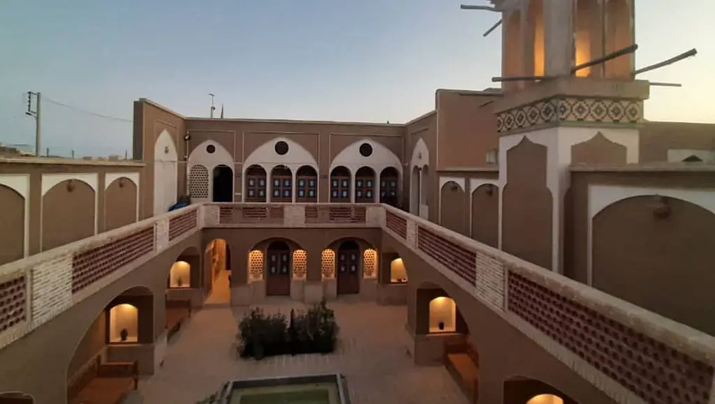 بوم گردی عمارت مهربانو در آران و بیدگل