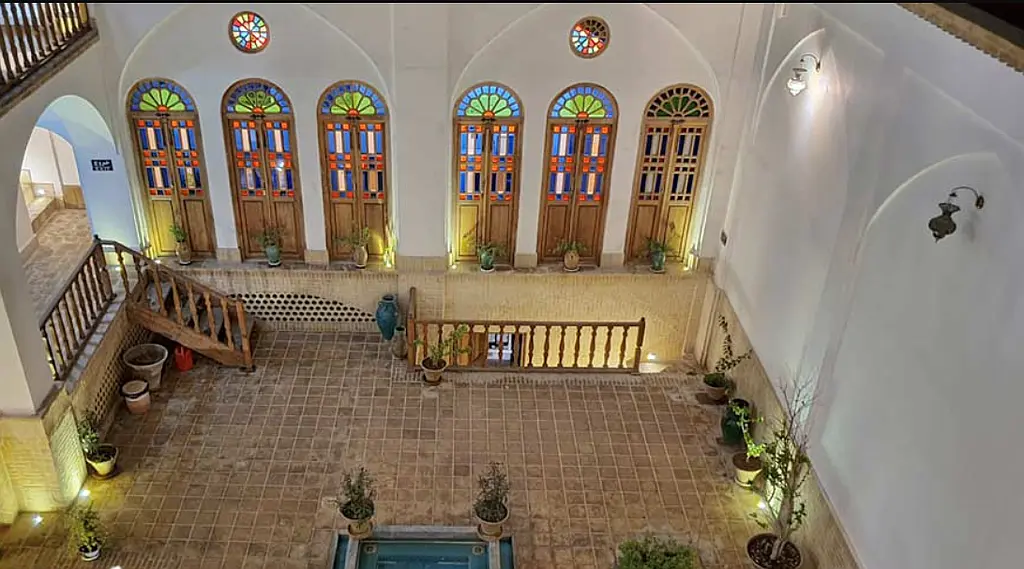 اقامتگاه گیواک کاشان