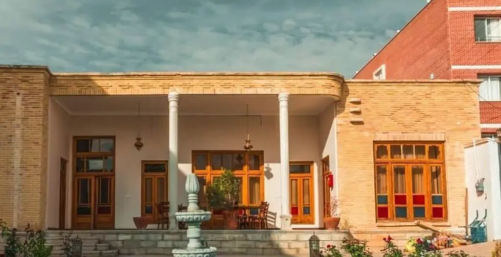 بوم گردی سرای سفیر در اصفهان