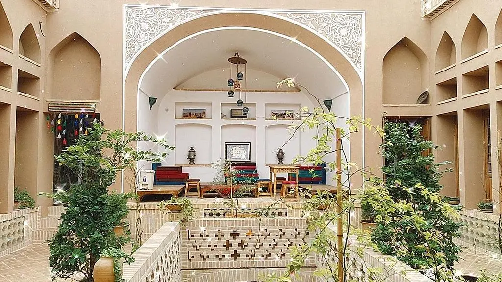 اجاره اقامتگاه سنتی یزدان گرد یزد