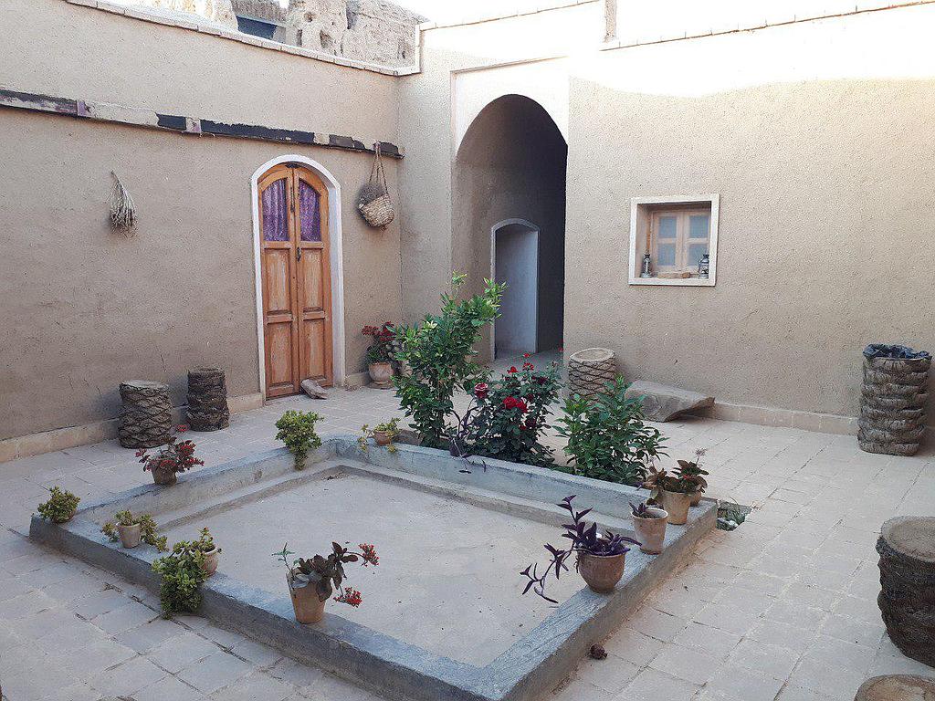 بوم گردی سرای حجی پدر طبس