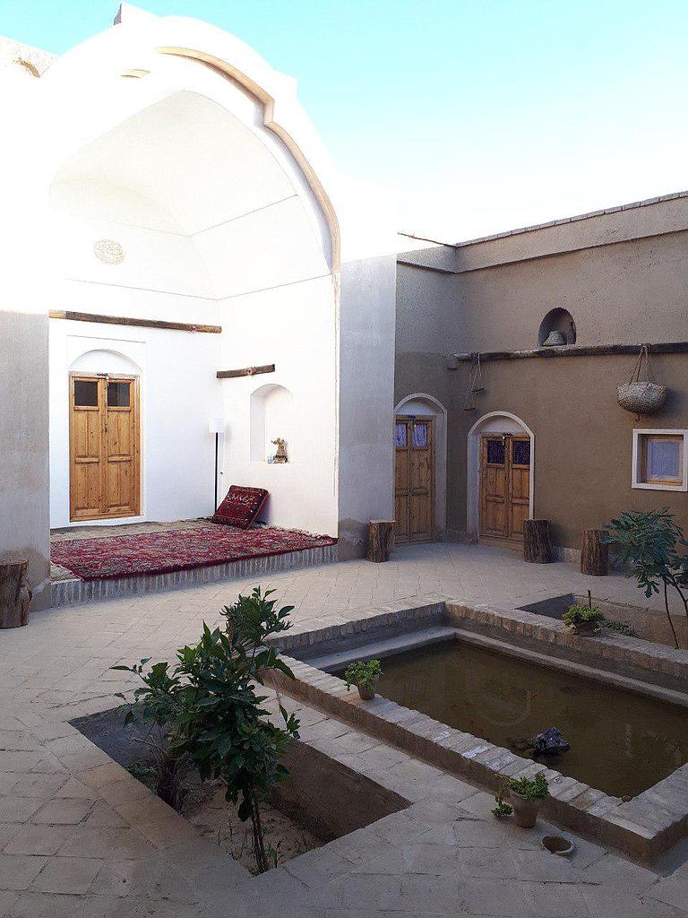 اقامتگاه بوم گردی سرای برات اله در طبس