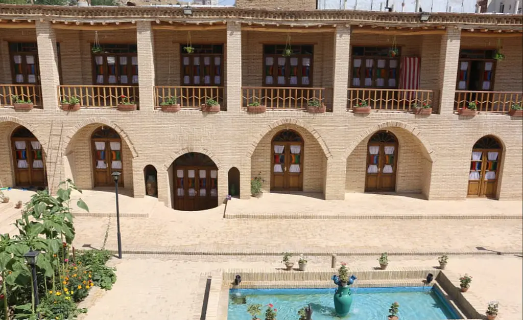 اقامتگاه شهر سامن در ملایر