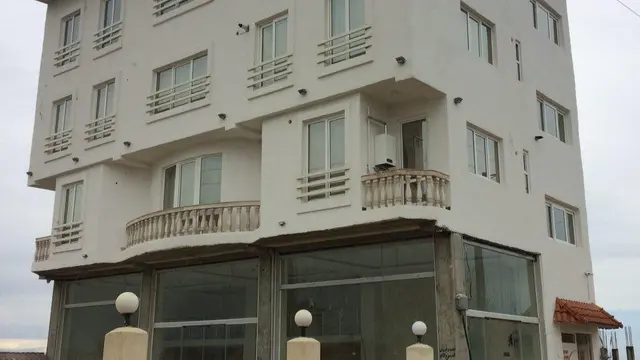 سوییت  در شهر ساحلی فرح اباد