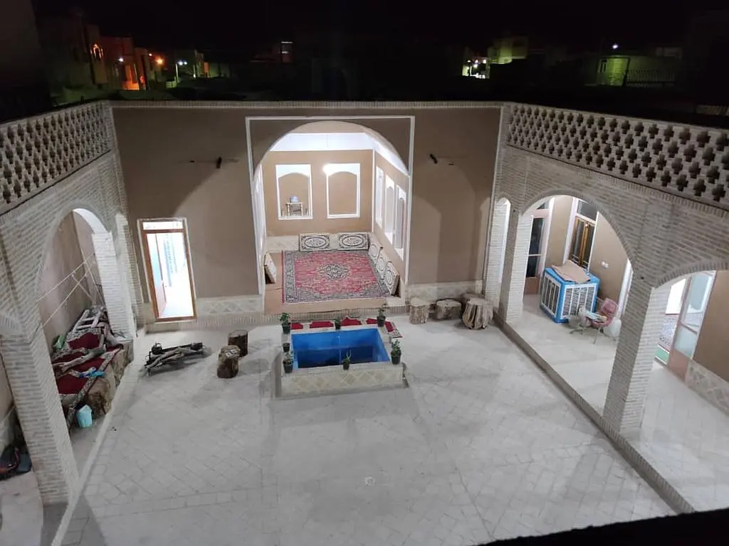 اقامتگاه سنتی شاباز ورزنه