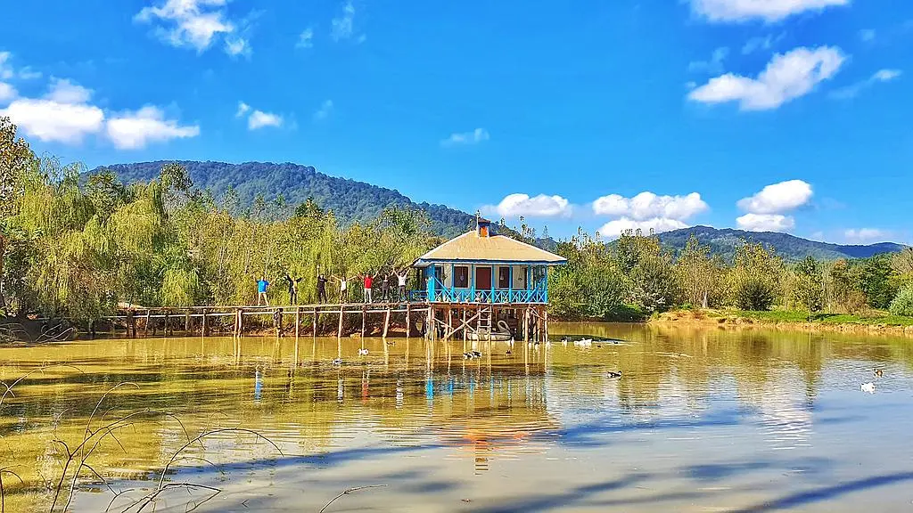 ویلای آب در رشت 