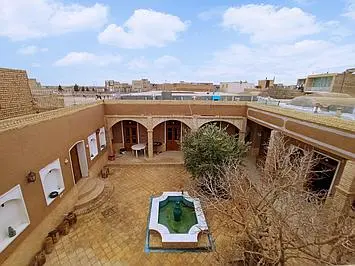 اقامتگاه سنتی وارن ورزنه