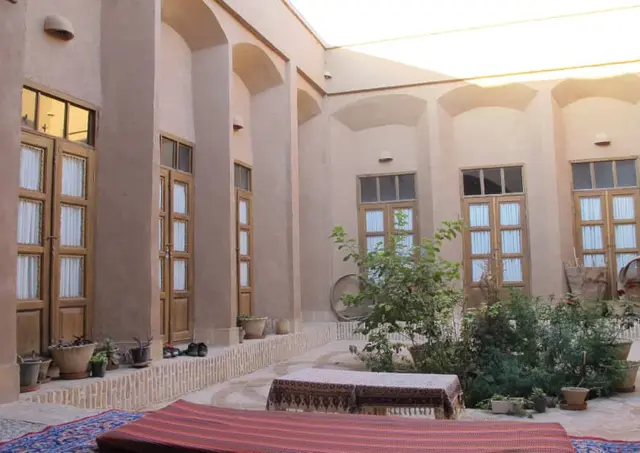 بوم گردی خانه رستم 