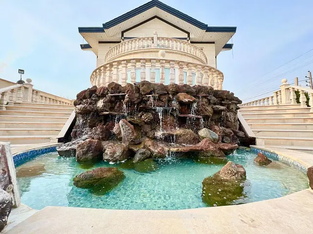 عمارت سه خوابه لوکس با استخر سرپوشیده کردان 