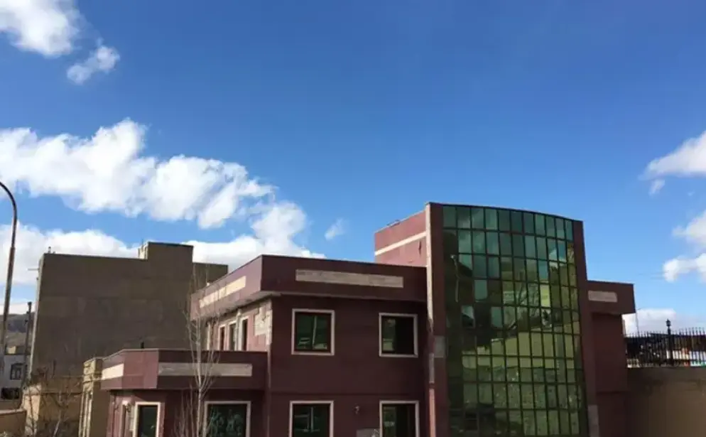 مهمان‌سرا در بستان آباد (اتاق سه تخته)