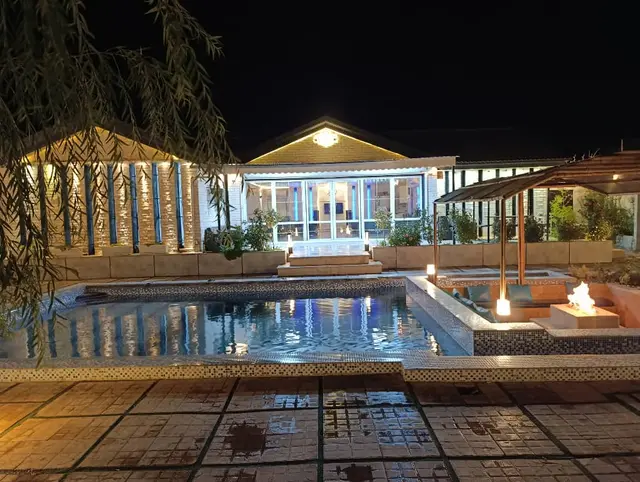باغ ویلا استخردار دوخوابه (عمارت سفید)