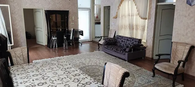 دو خوابه همکف دسترسی پیاده به اماکن تاریخی