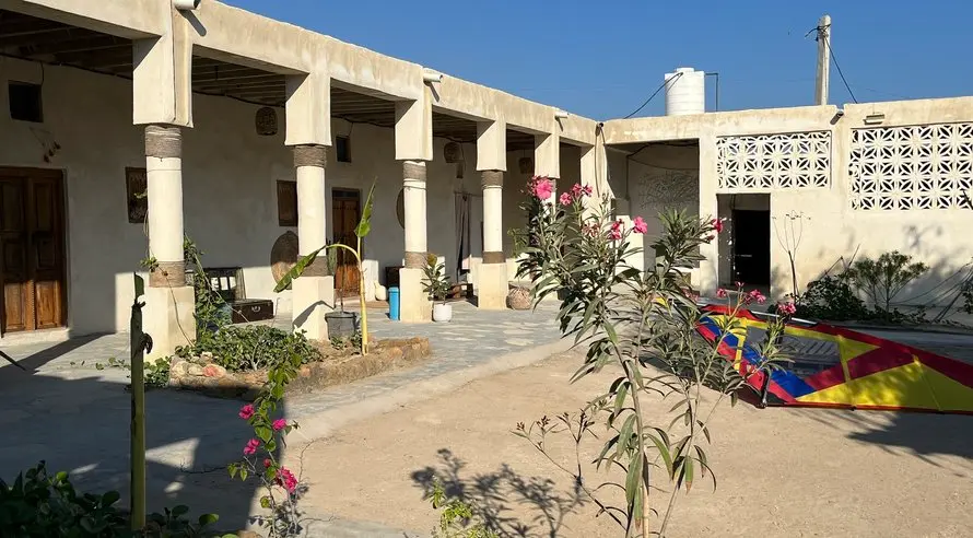 اقامتگاه بوم گردی موج سوزا