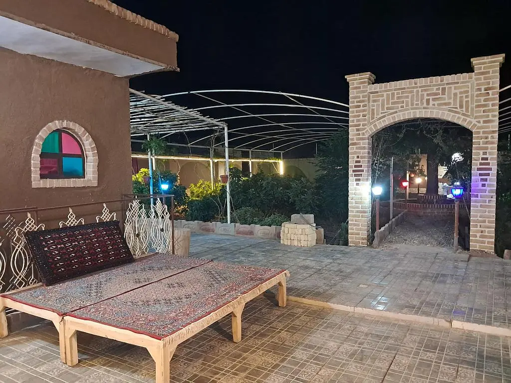 اقامتگاه بومگردی فانوس در گرمسار