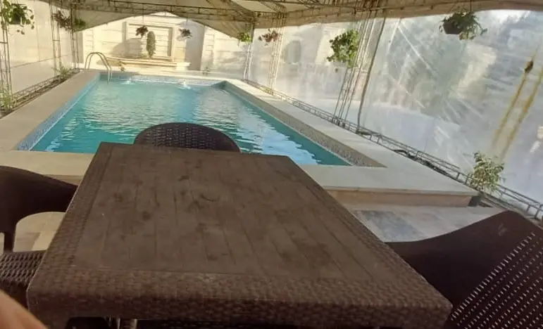 عمارت لاکچری گلها با استخر آبگرم