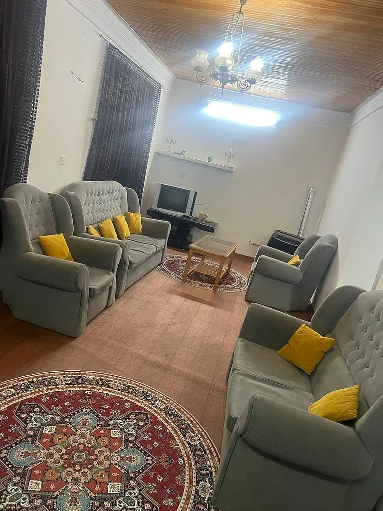 ویلای تراس دار داخل باغ گل گیاه 