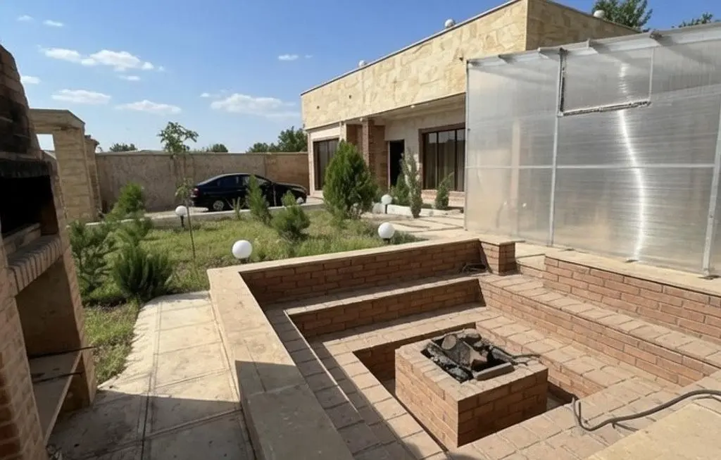 ویلای استخردار سرپوشیده چهارفصل آرنا