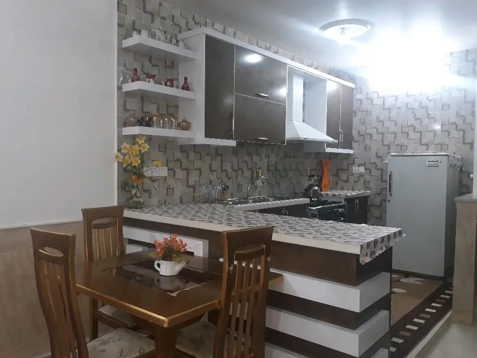مبله یک خوابه پارکینگ دار و نزدیک خانه های تاریخی